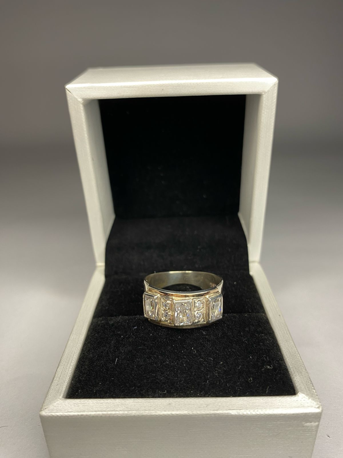 Anillo de plata 950 con oro 14k. Más piedra de cristal