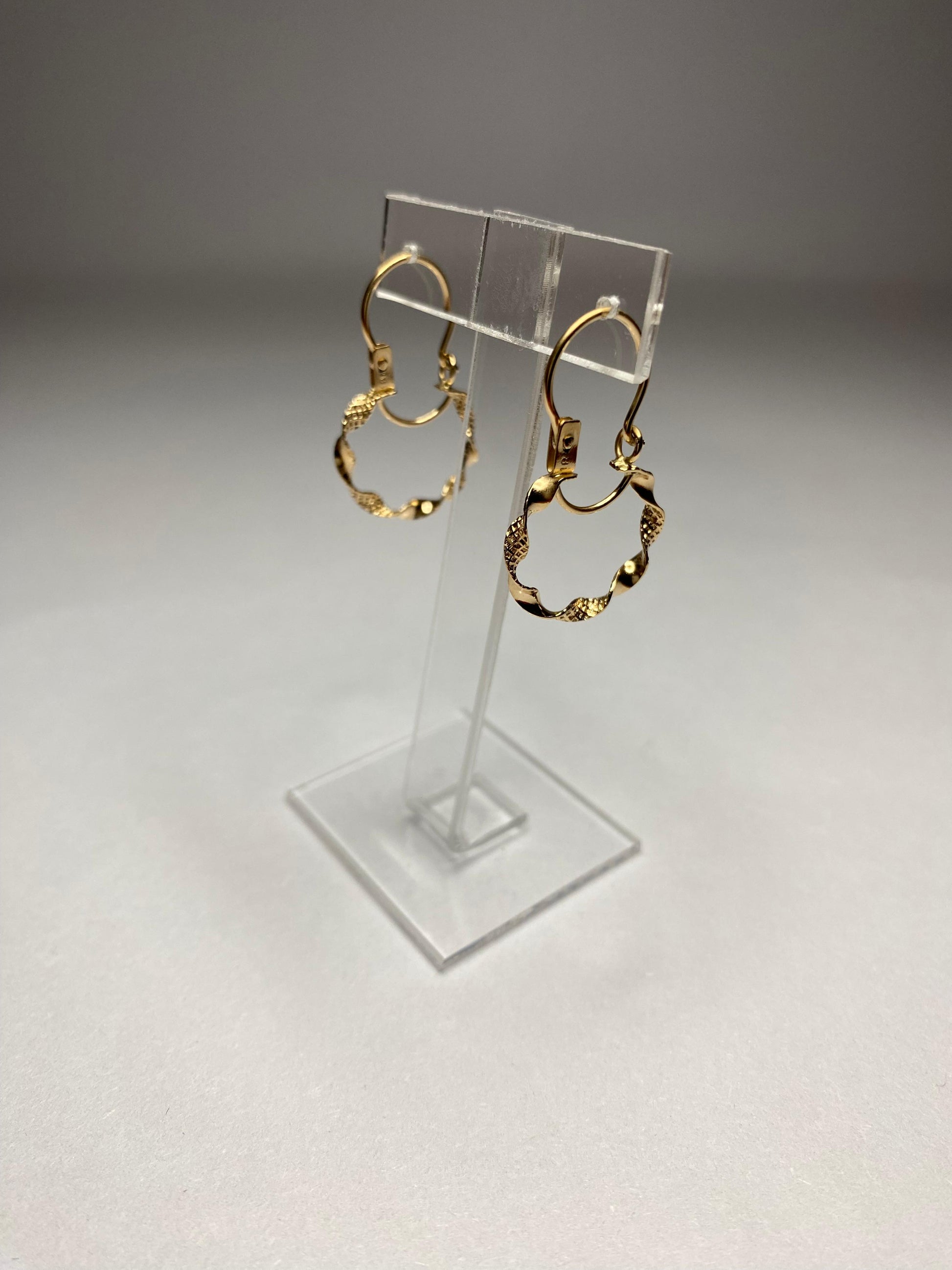 Aros enrroscados de oro 18k