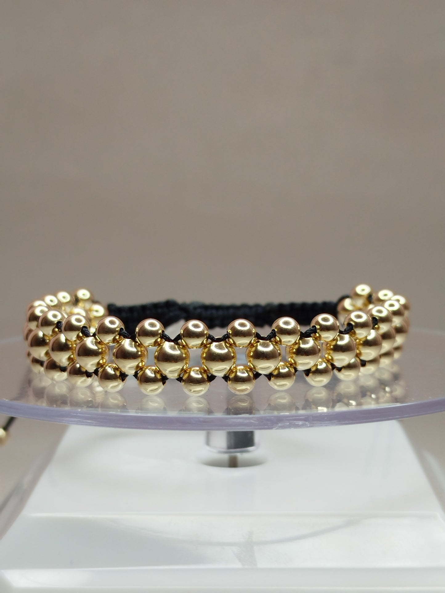 Pulsera de hilo negro con 60 pelotitas de oro 14k