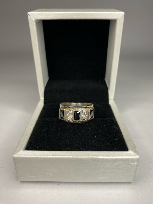 Anillo de plata 950 con oro 14k. Más piedra onix