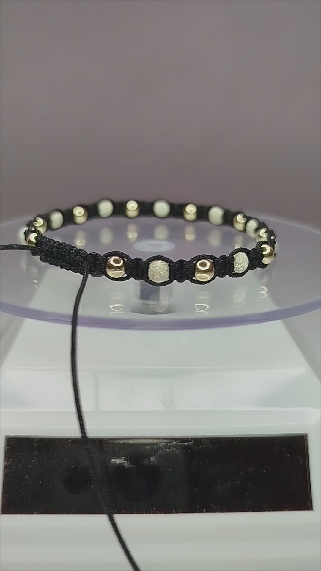 Pulsera de hilo negro con 11 pelotitas de plata 950 y 11 pelotitas de oro 14k / oro 18k