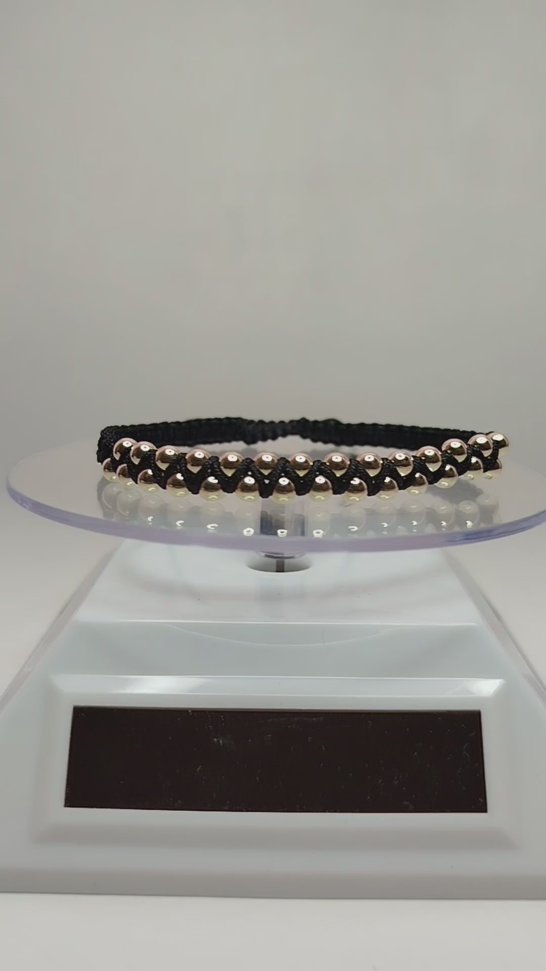 Pulsera de hilo negro con 30 pelotitas de oro 14k / oro 18k