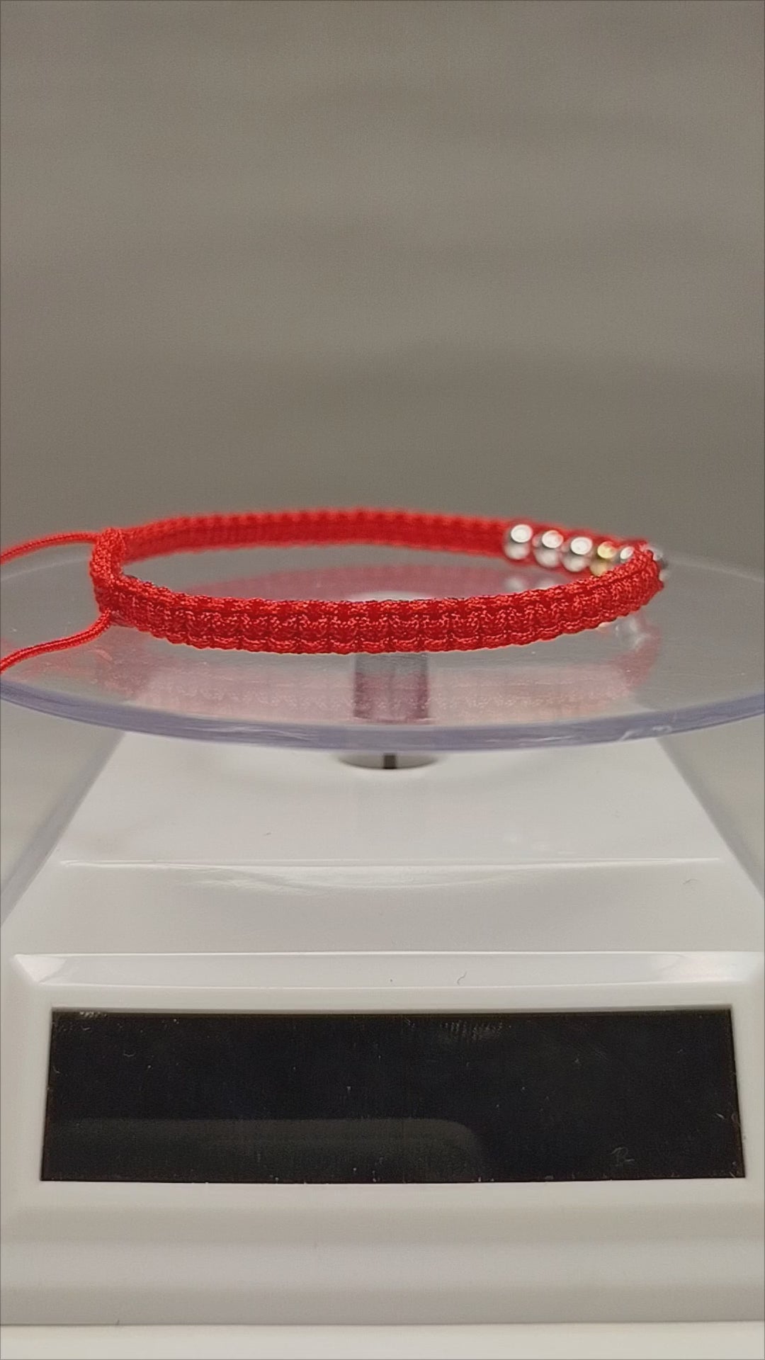 Pulsera de hilo rojo con 1 pelotitas de oro 18k y 8 pelotitas de plata 950