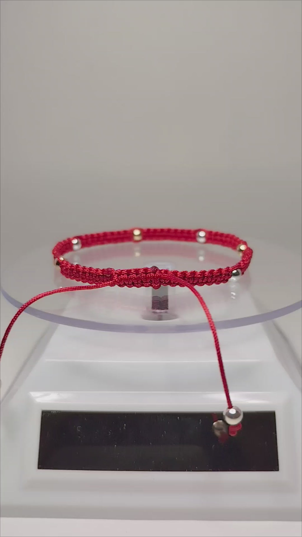 Pulsera de hilo rojo con 4 pelotitas de oro 18k y 4 pelotitas de plata 950