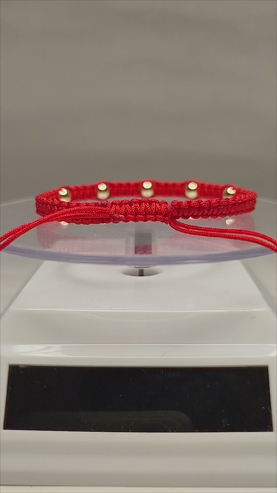 Pulsera de hilo rojo con 7 pelotitas de oro 14k / oro 18k