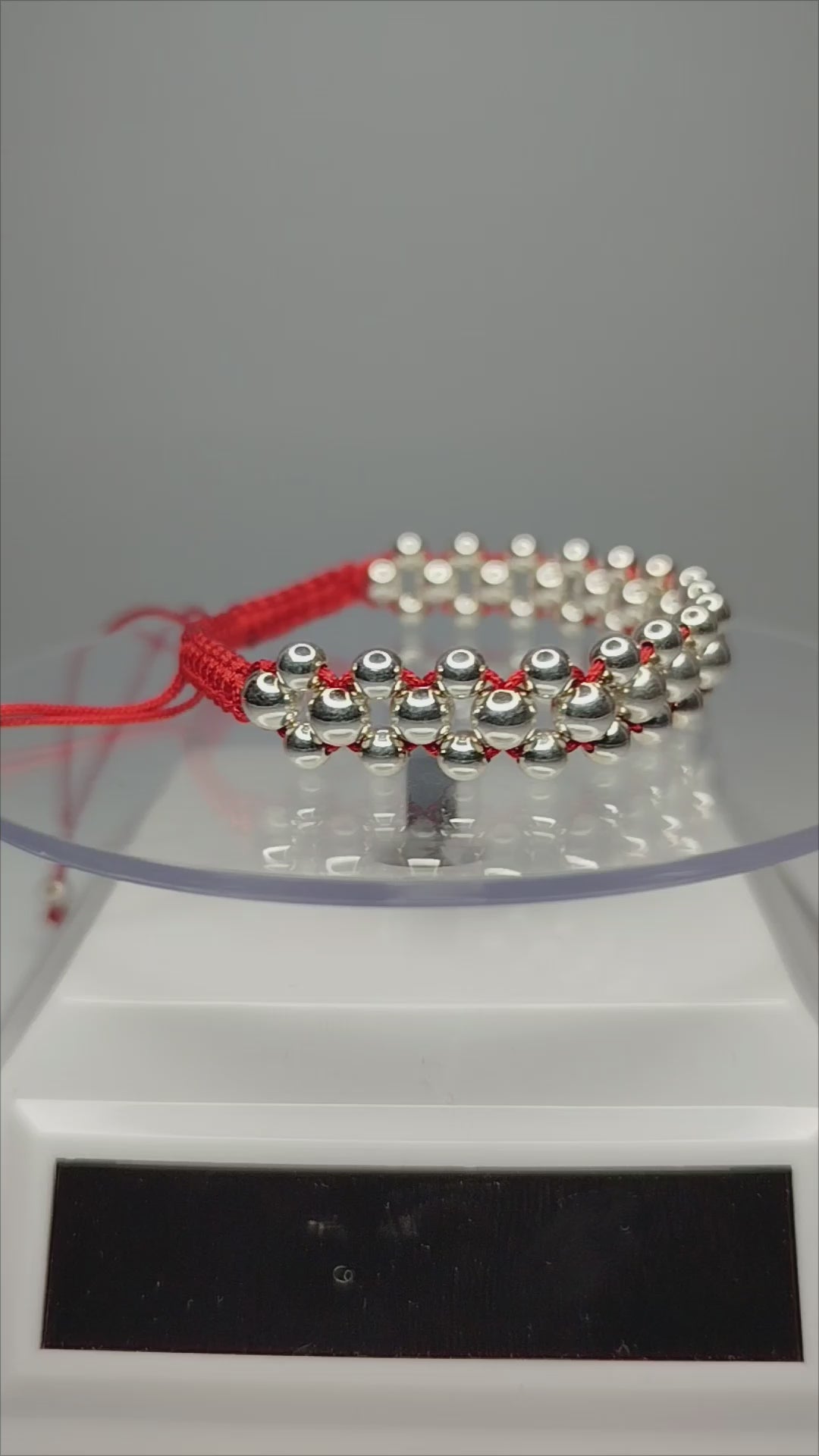 Pulsera de hilo rojo con 51 pelotitas de plata 950