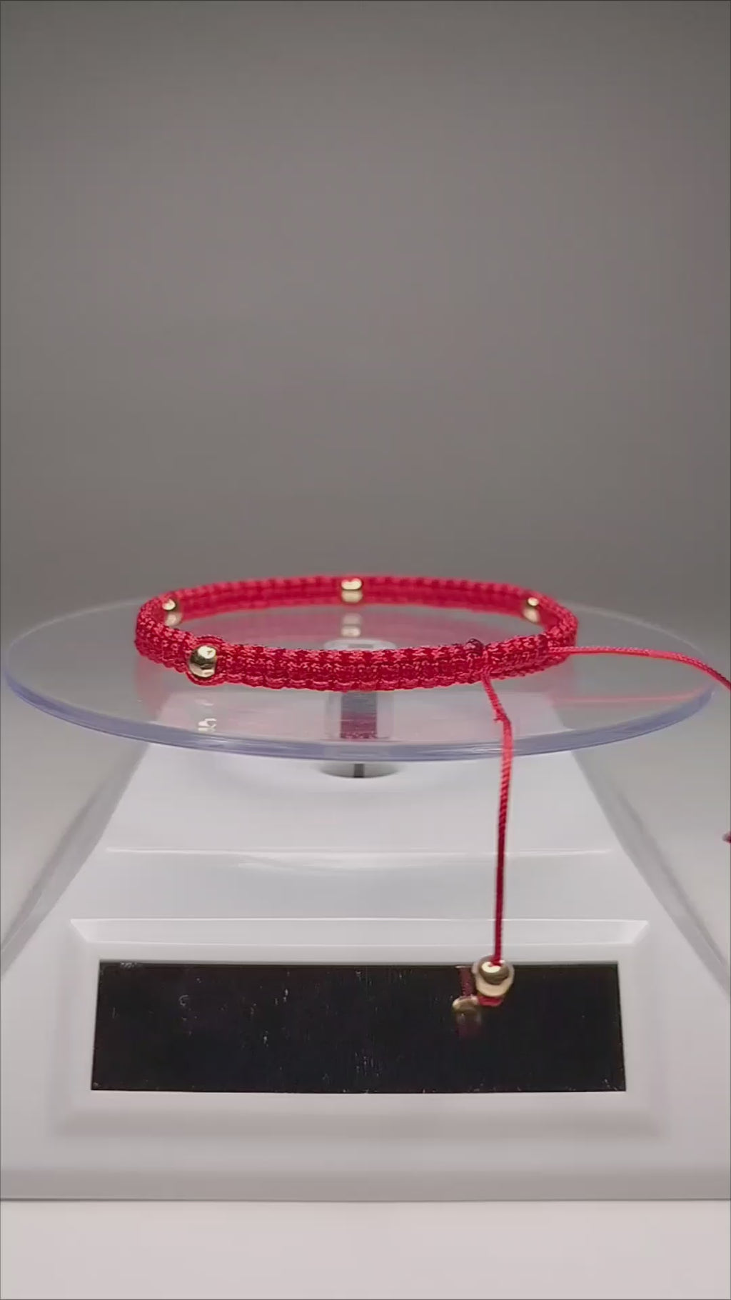 Pulsera de hilo rojo con 6 pelotitas de oro 18k