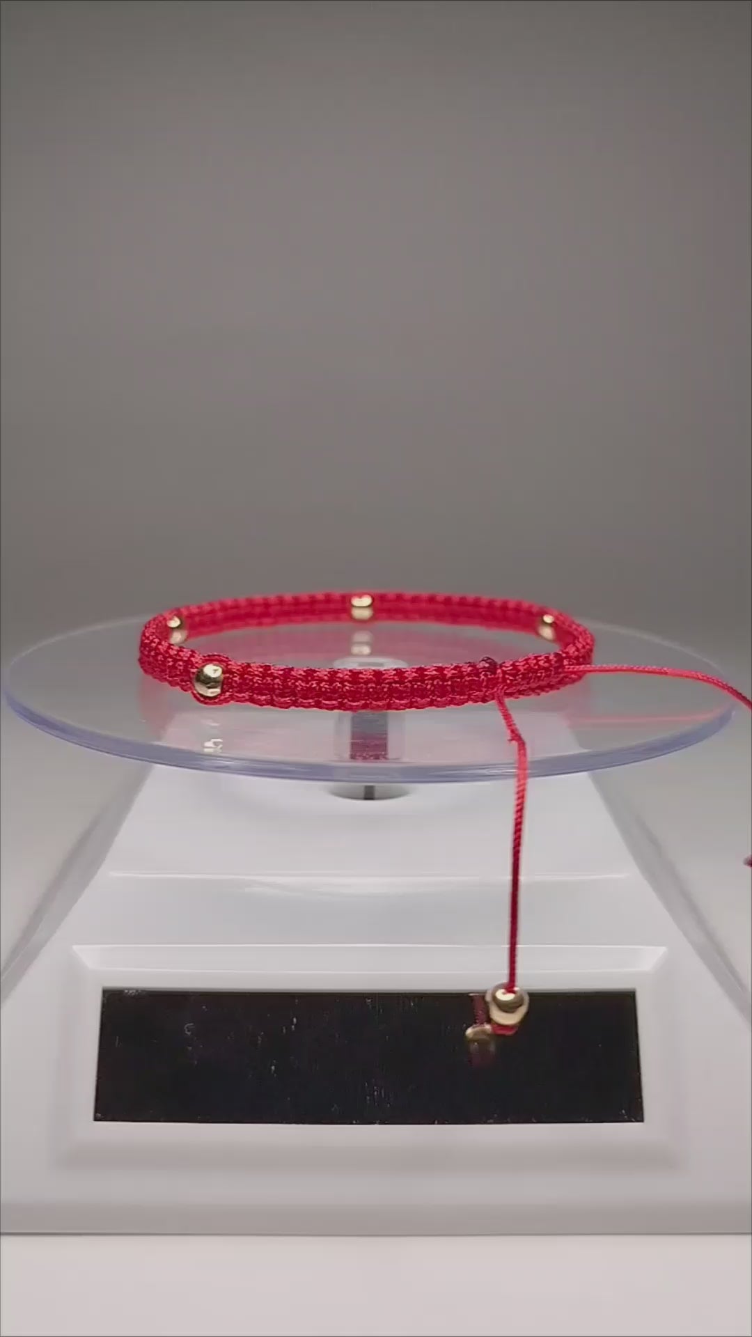 Pulsera de hilo rojo con 6 pelotitas de oro 18k