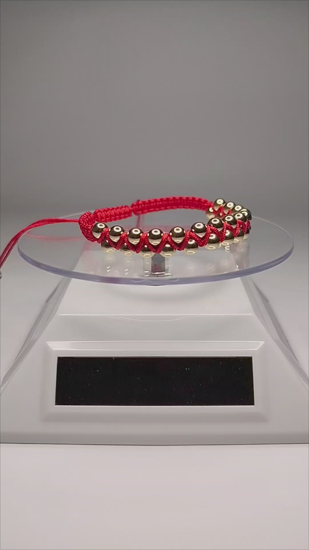 Pulsera de hilo rojo con 30 pelotitas de oro 14k / oro 18k