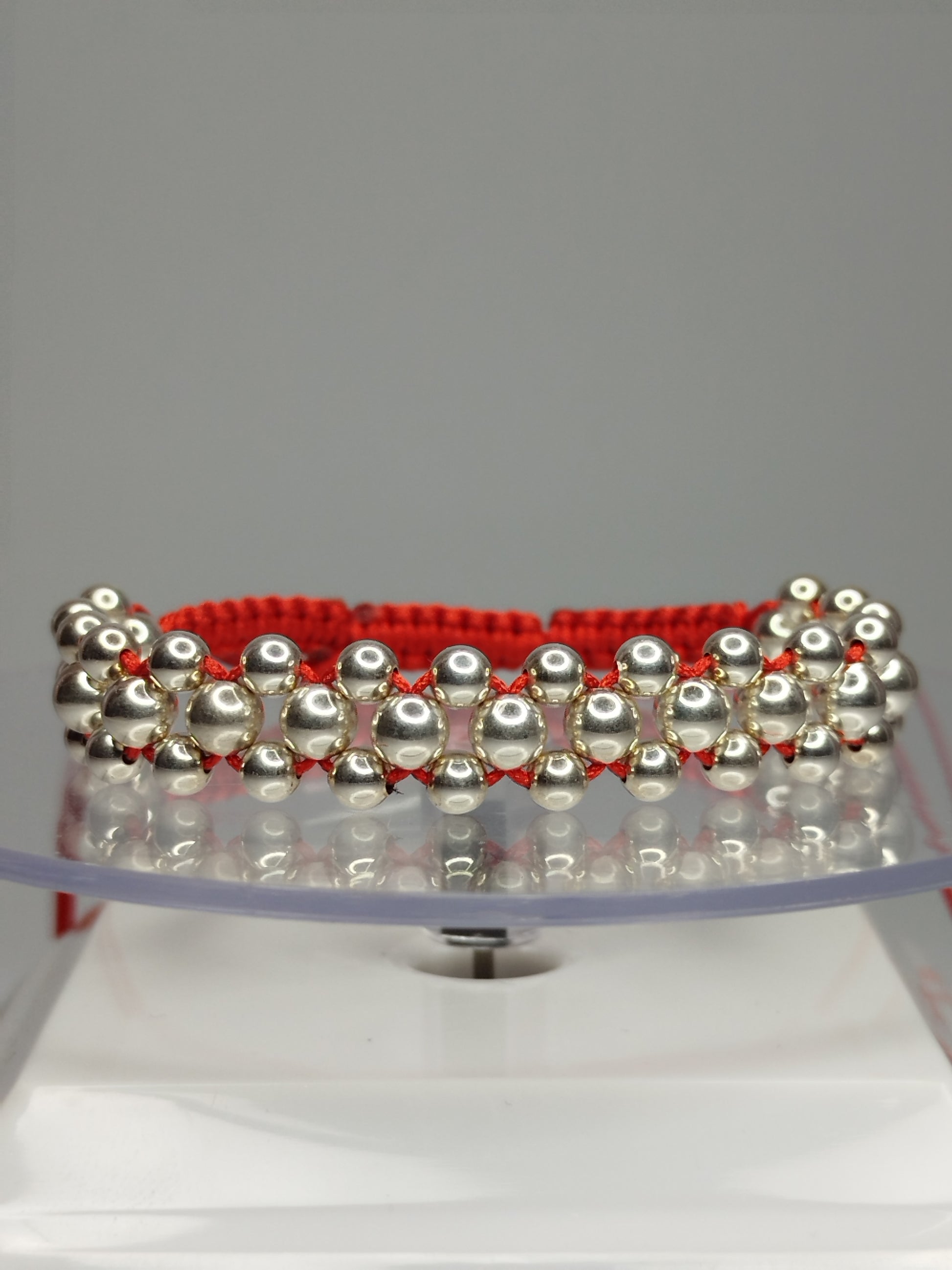 Pulsera de hilo rojo con 51 pelotitas de plata 950