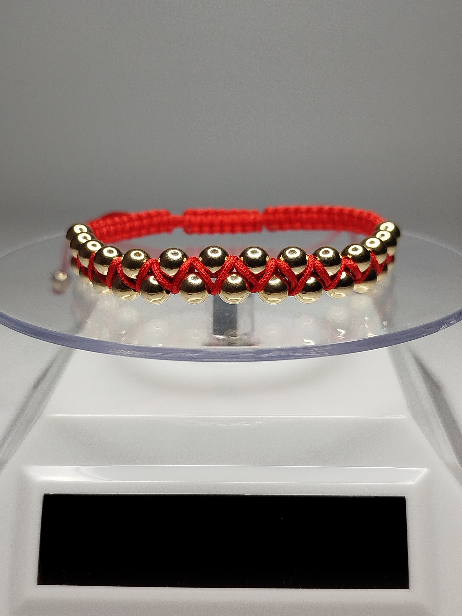 Pulsera de hilo rojo con 30 pelotitas de oro 14k / oro 18k
