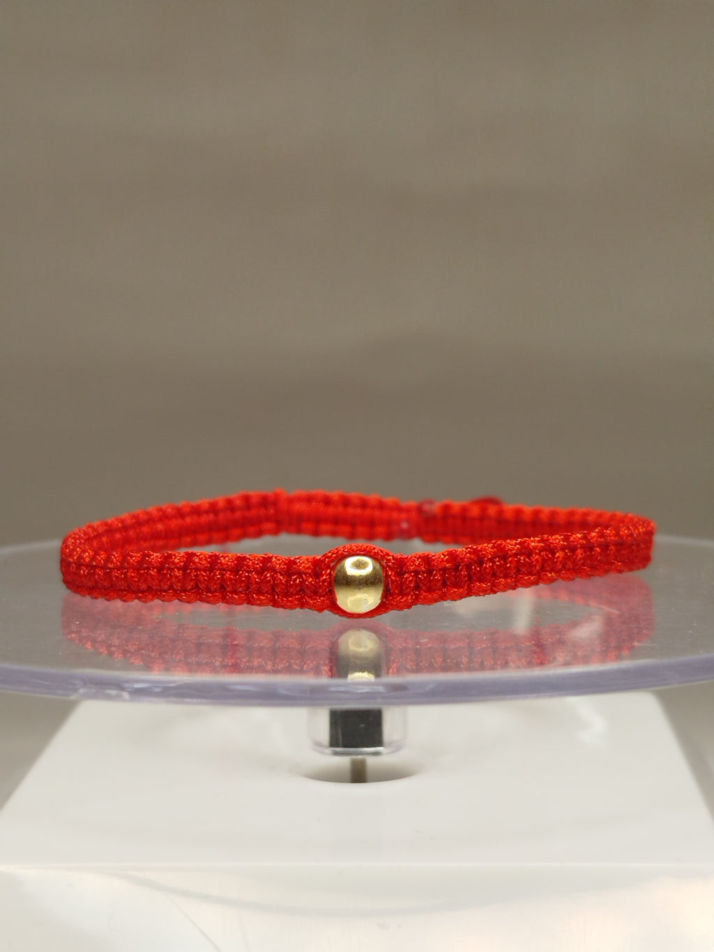 Pulsera de hilo rojo con 3 pelotitas de oro 18k