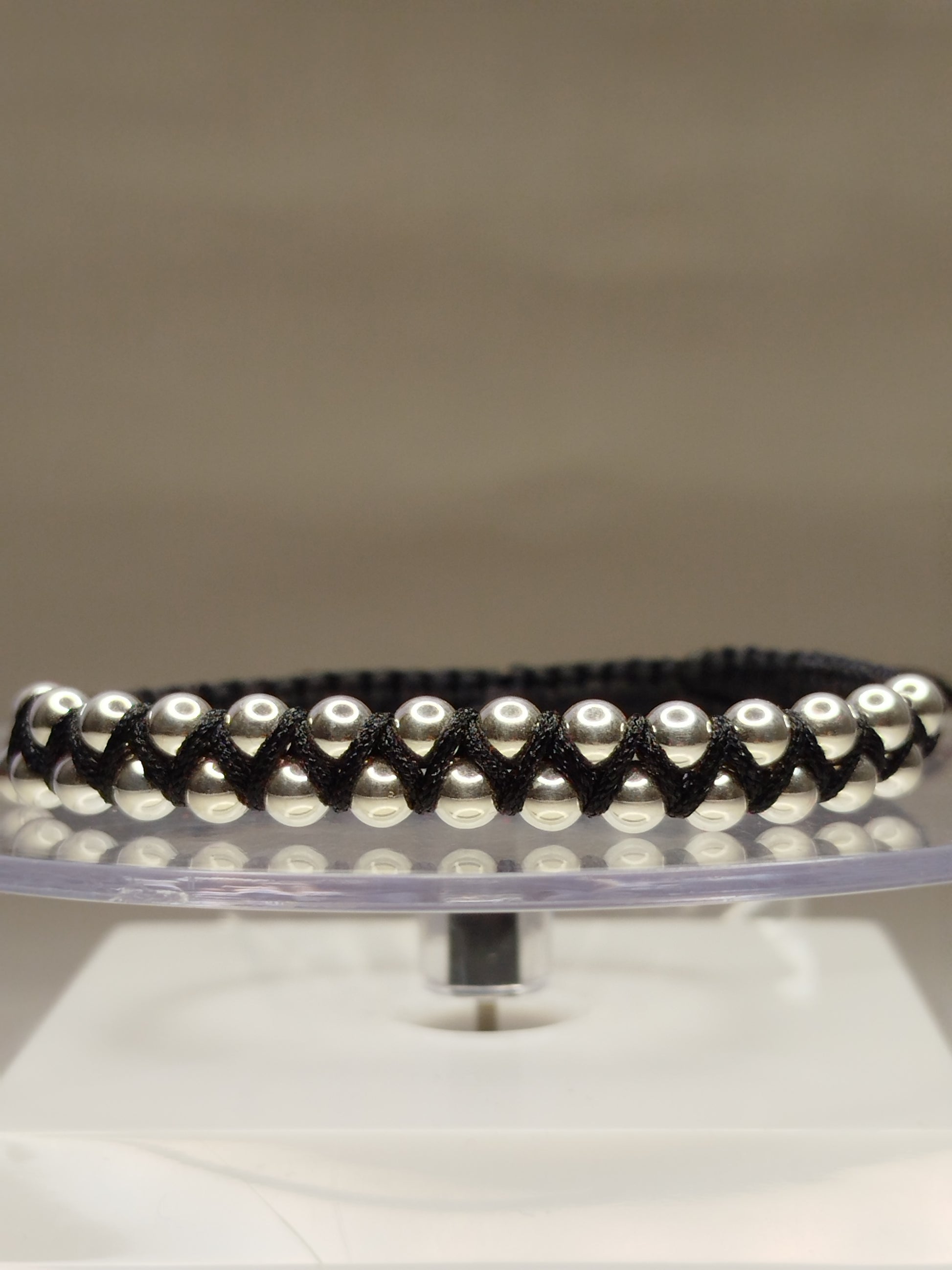 Pulsera de hilo negro con 30 pelotitas de plata 950
