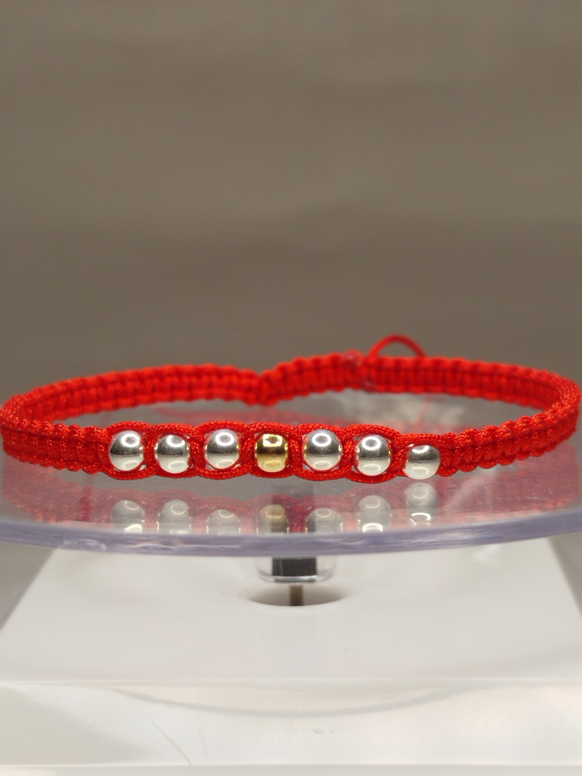 Pulsera de hilo rojo con 1 pelotitas de oro 18k y 8 pelotitas de plata 950