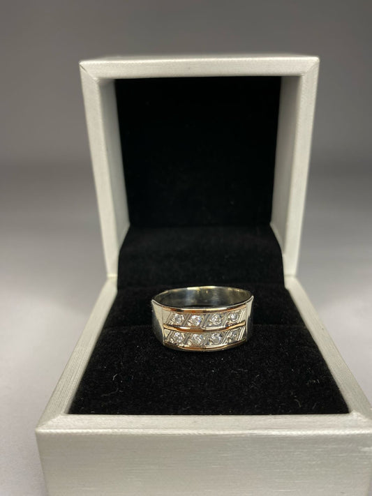 Anillo de plata 950 con oro 14k. Más piedra de cristales
