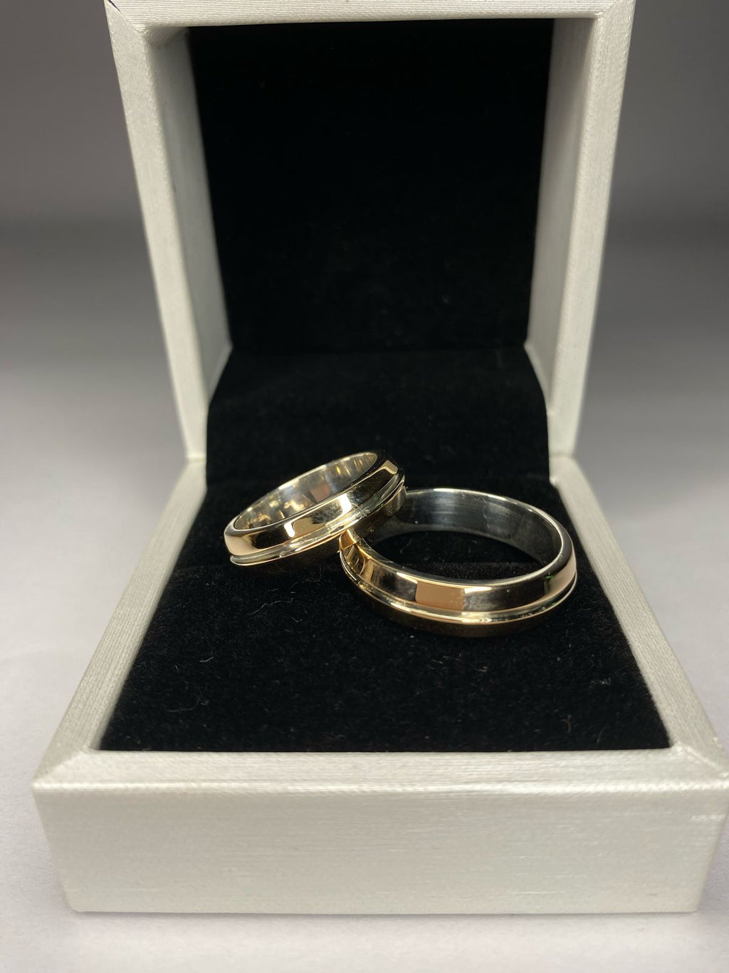 Argollas media caña plata con oro