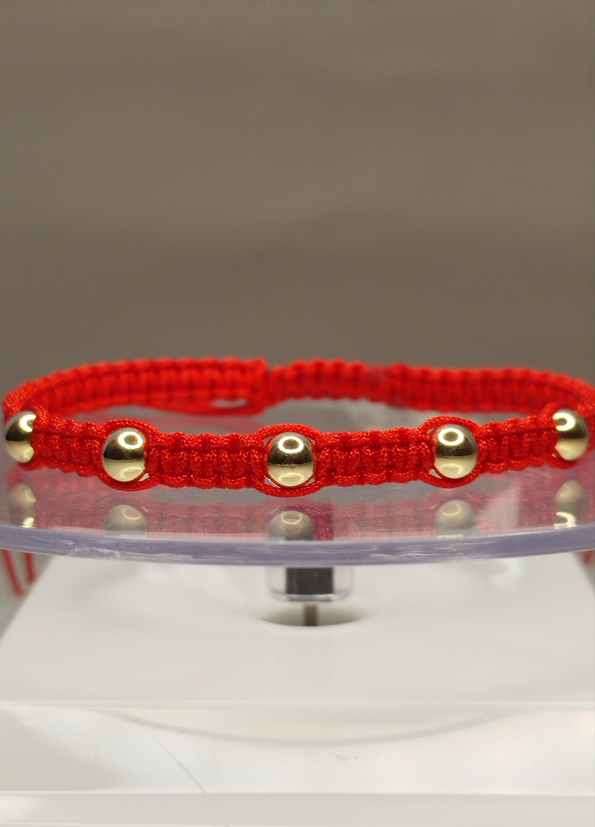 Pulsera de hilo rojo con 7 pelotitas de oro 14k / oro 18k