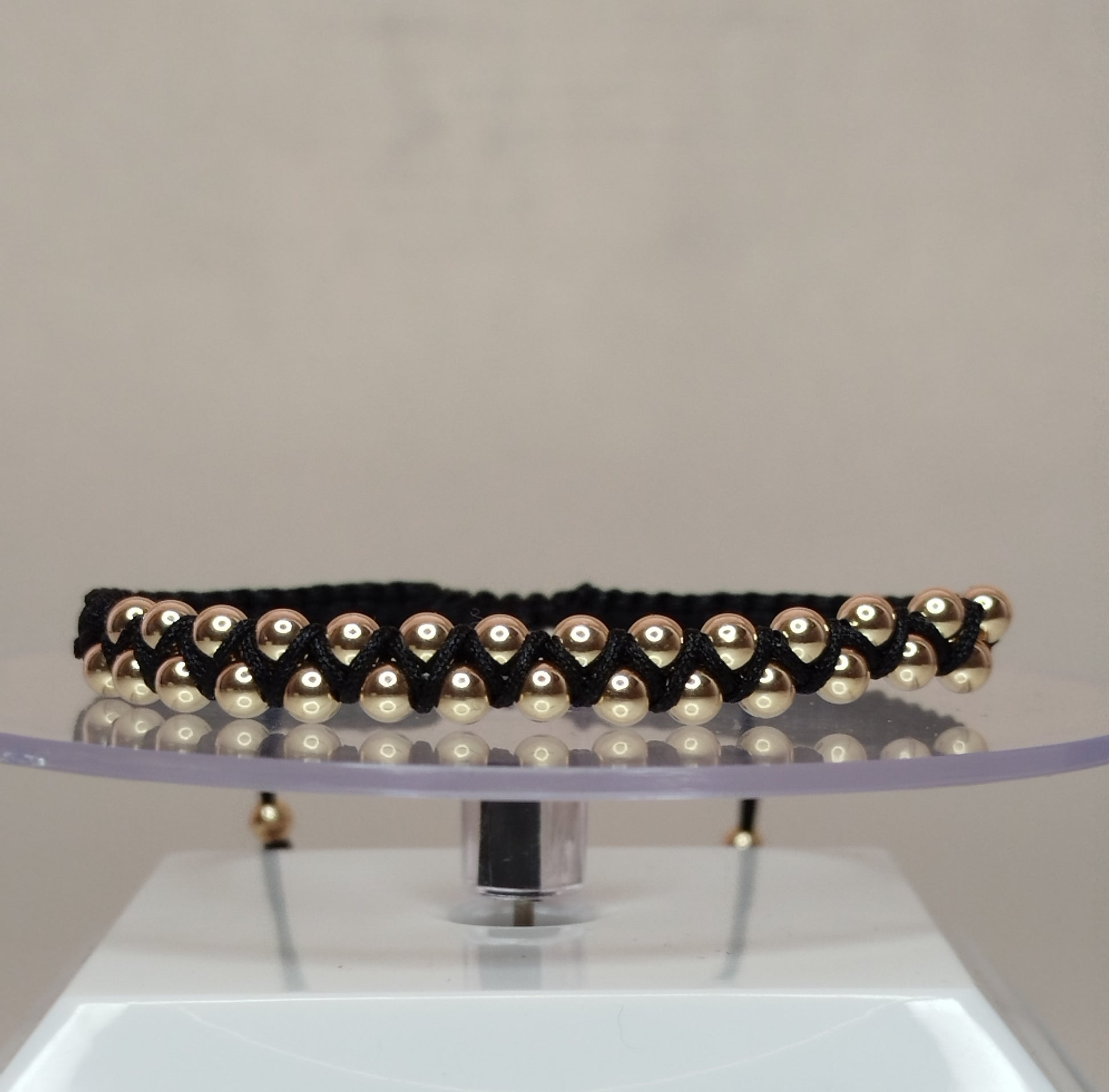 Pulsera de hilo negro con 30 pelotitas de oro 14k / oro 18k