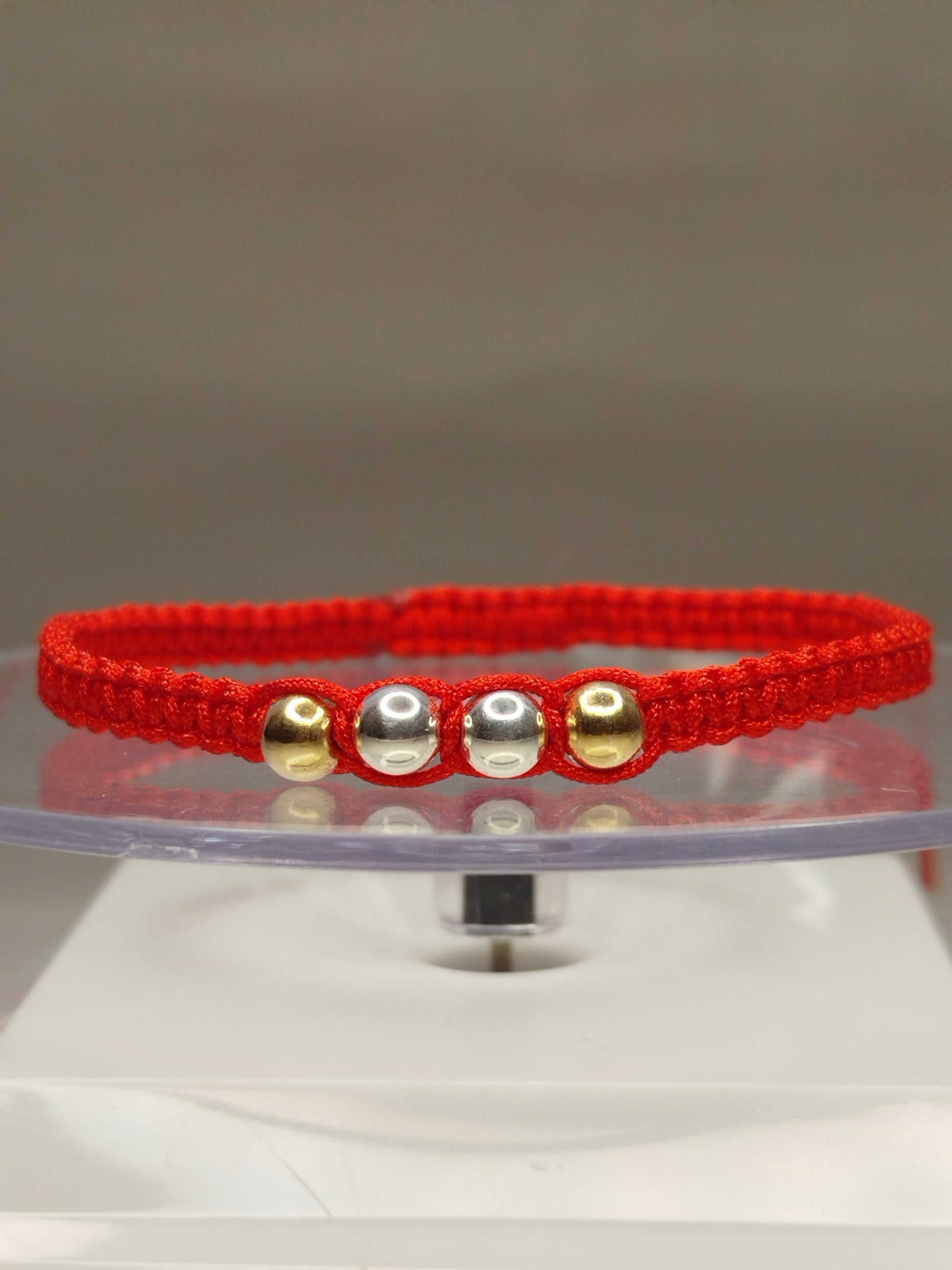 Pulsera de hilo rojo con 2 pelotitas de oro 18k y 4 pelotitas de plata 950