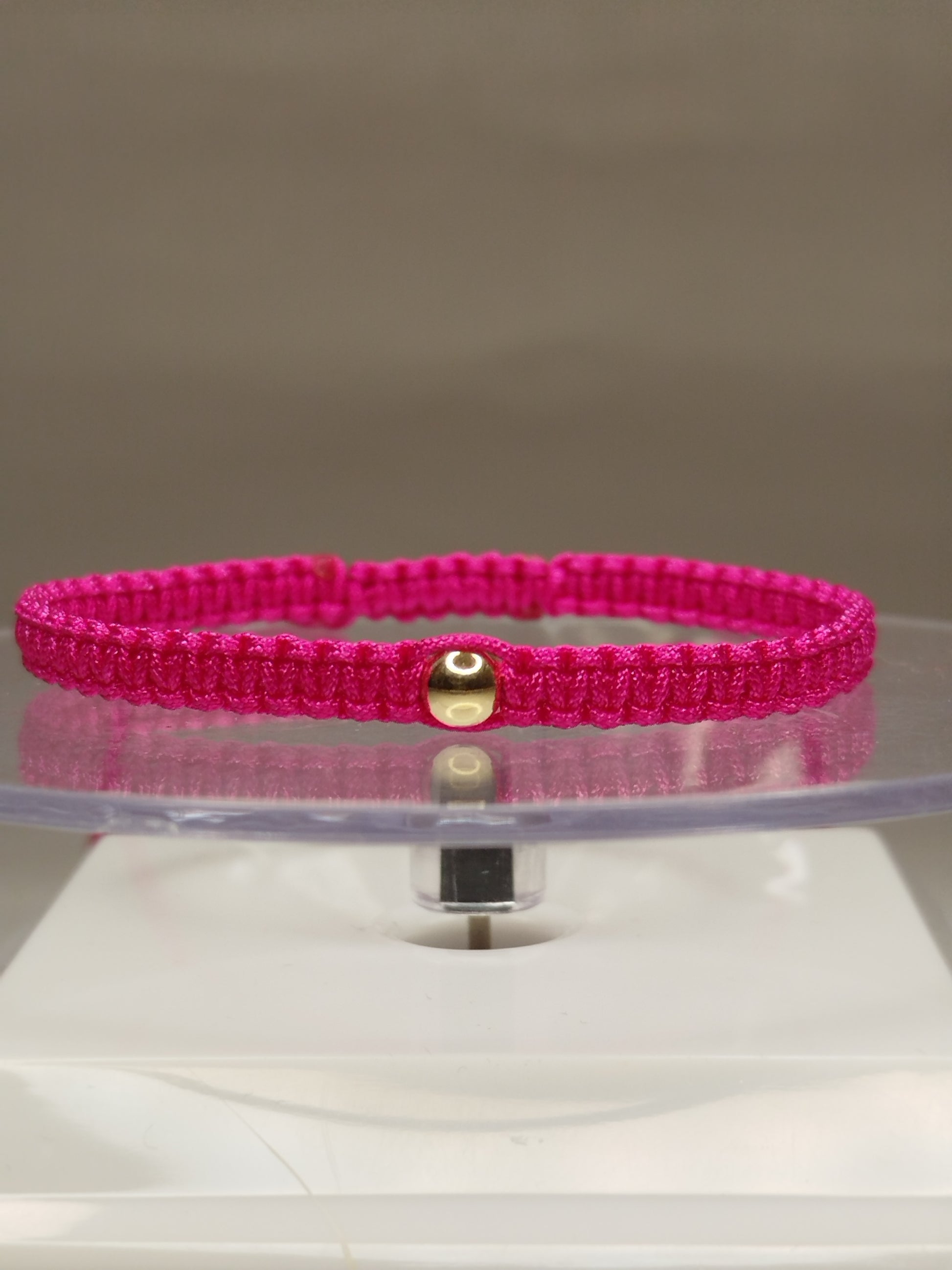 Pulsera de hilo rosa con 3 pelotitas de oro 14k / oro 18k