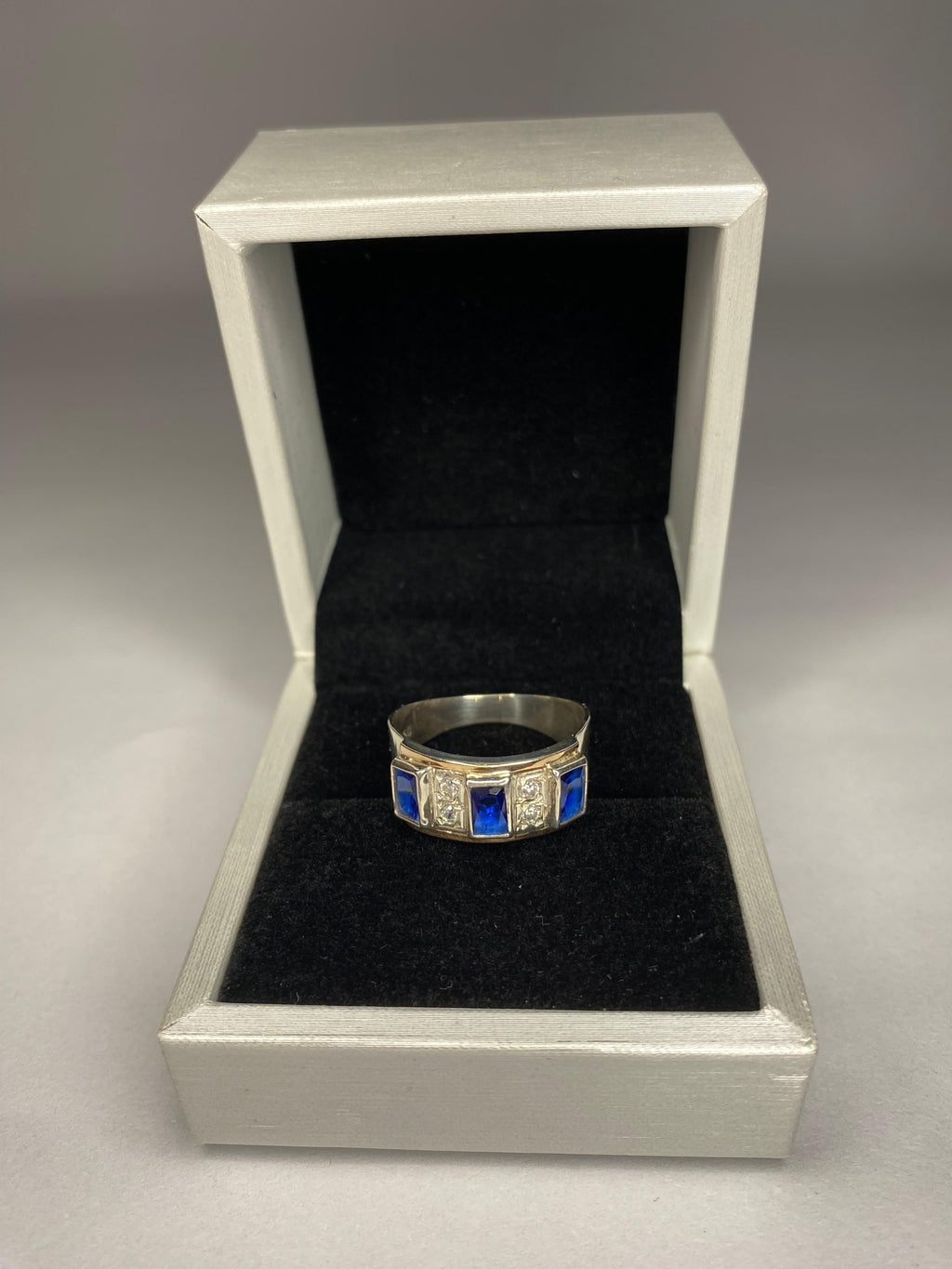 Anillo de plata 950 con oro 14k. Más piedra zafiro y de cristales