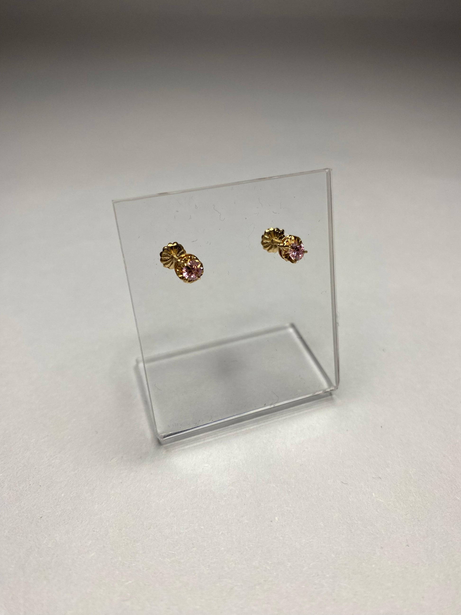 Aros de oro chatón 18k con piedra morganita
