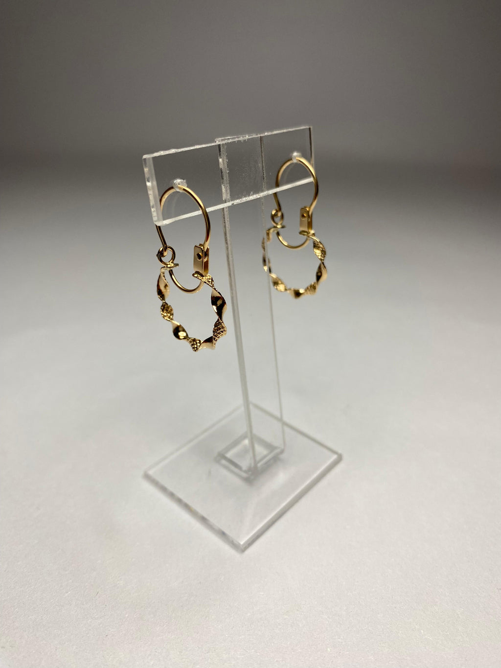 Aros enrroscados de oro 18k
